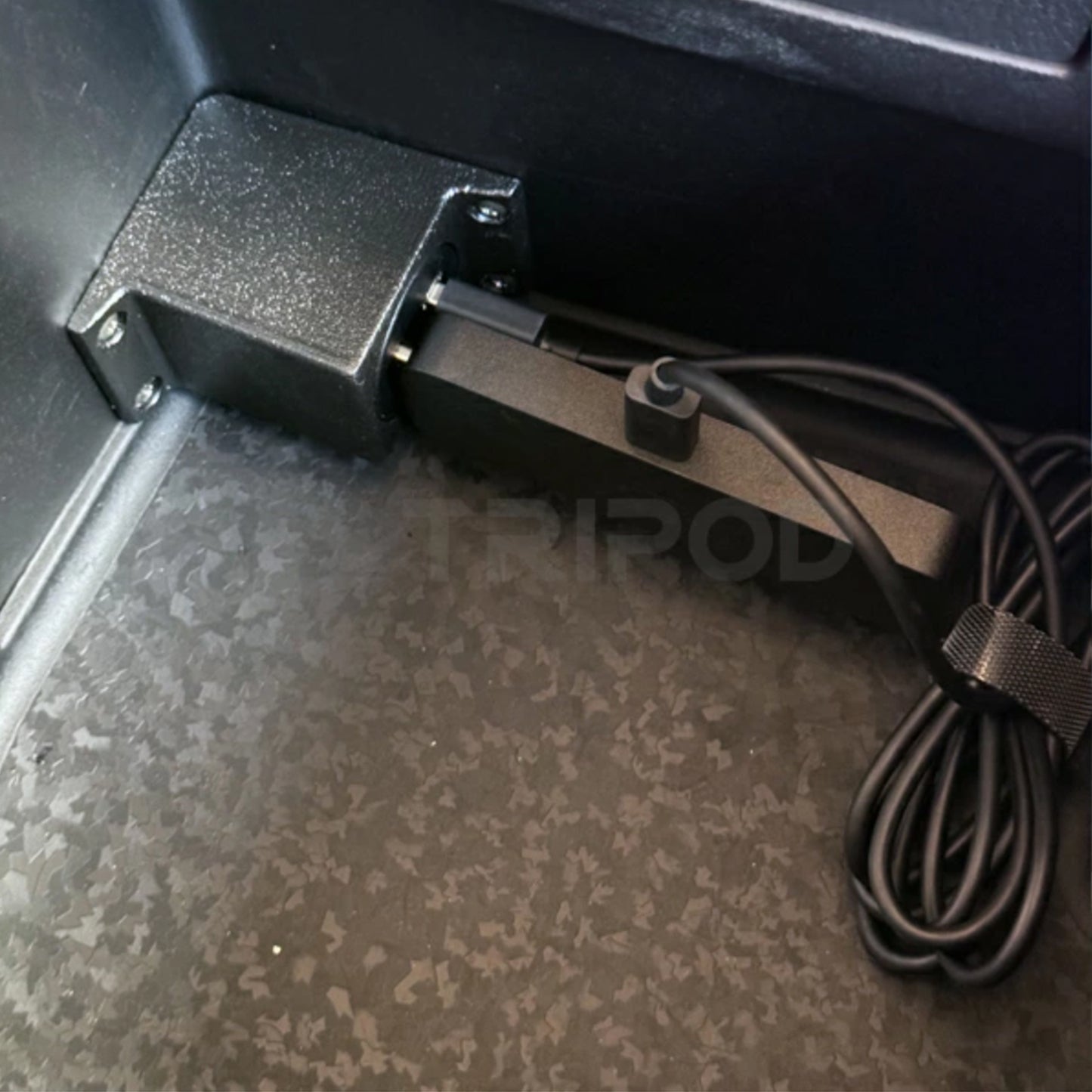 ジープ ラングラー HDMI/USBホルダー【2024年式以降対応】【AVインターフェースオプション】