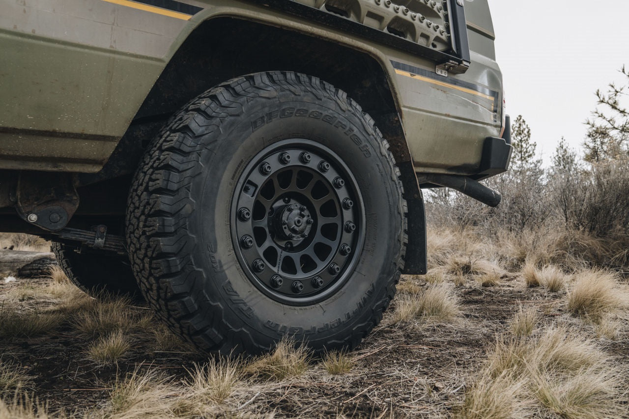 BLACK RHINO (ブラックライノ) OUTBACK マットブラック 17インチアルミホイール 17X8 5H 127 +32 JKラングラー/JLラングラー/JTグラディエーター