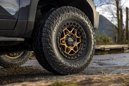 KMC (ケイエムシー) KM553 TORX 17インチアルミホイール マットブロンズ/グロスブラックリップ 17x8.5J 5H 127 +25 ジープ JKラングラー/ JLラングラー/ JTグラディエーター