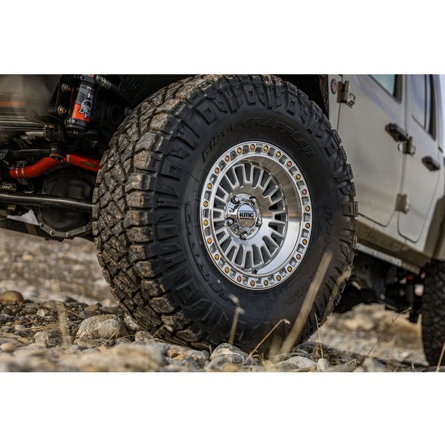 KMC (ケイエムシー) AZTEC (アズテック) グロスシルバー/マシーンドフェイス 17インチアルミホイール 17x8.5J 5H 127+25 ジープ JKラングラー/ JLラングラー/ JTグラディエーター
