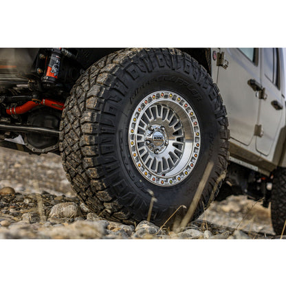 KMC (ケイエムシー) AZTEC (アズテック) グロスシルバー/マシーンドフェイス 17インチアルミホイール 17x8.5J 5H 127+25 ジープ JKラングラー/ JLラングラー/ JTグラディエーター