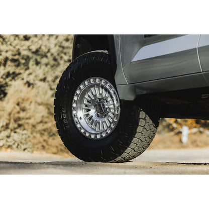 KMC (ケイエムシー) AZTEC (アズテック) グロスシルバー/マシーンドフェイス 17インチアルミホイール 17x8.5J 5H 127+25 ジープ JKラングラー/ JLラングラー/ JTグラディエーター